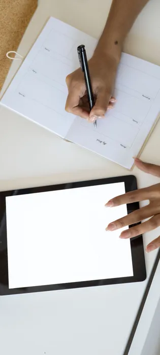 Mockups de identidad visual para marca de lujo